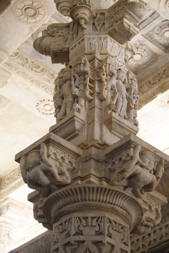 08-Carvings in column.jpg - Carvings in column